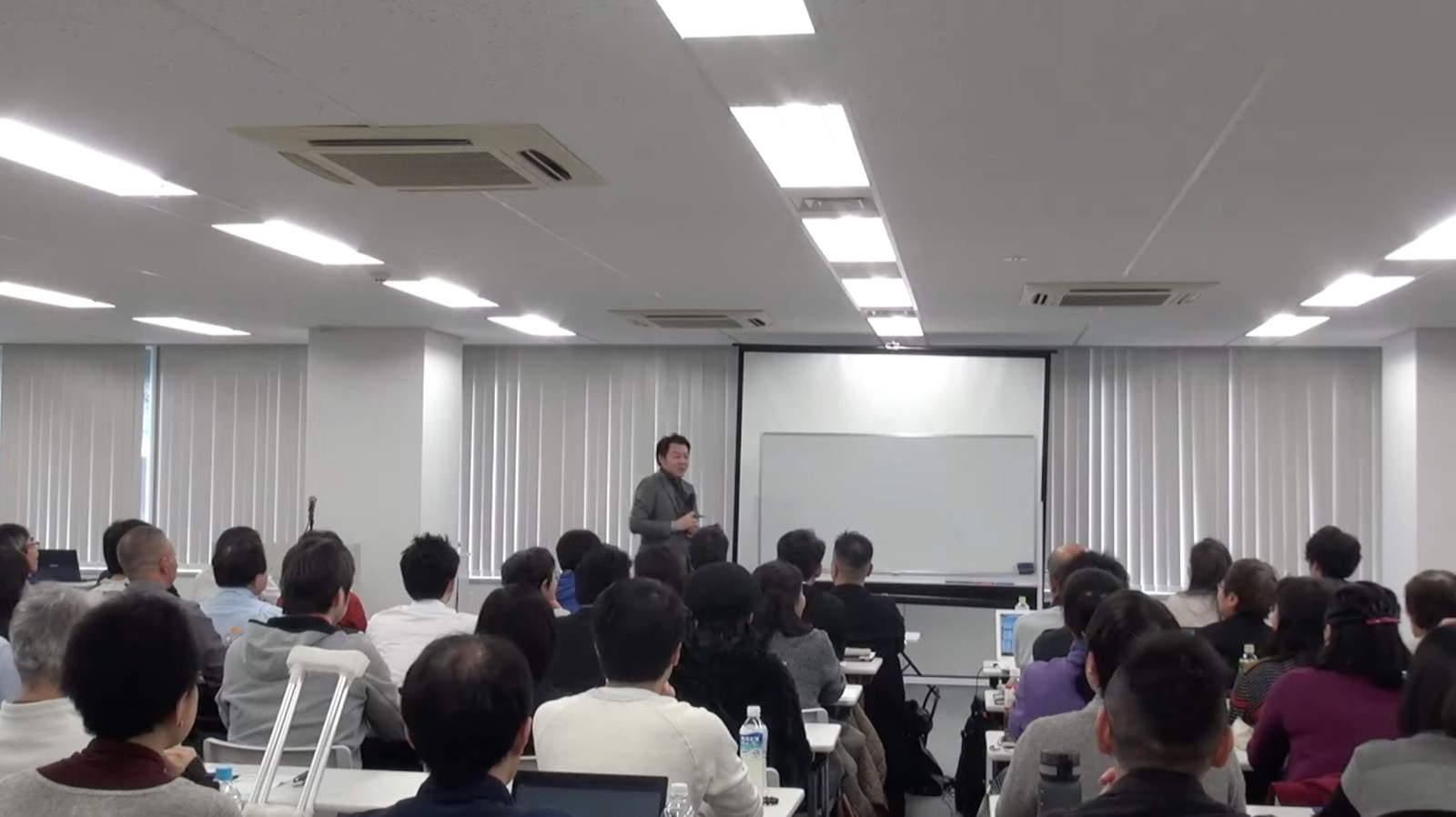 会議室でのセミナー